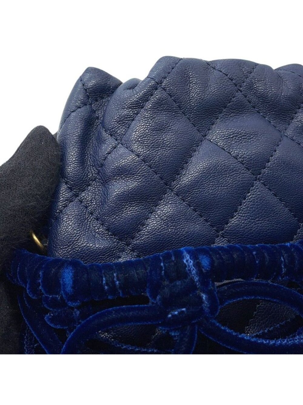 ★SOLD★ Chanel Chain Shoulder Bag CC Logo Quilted Drawstring Leather Velvet - Picture 6 of 10